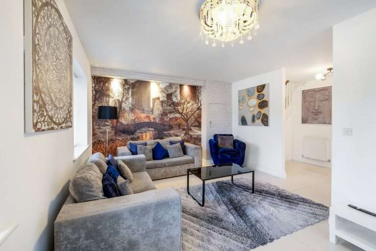Foxherne 6 Bedroom 3Bath Serviced House 18 with Parking – Slough